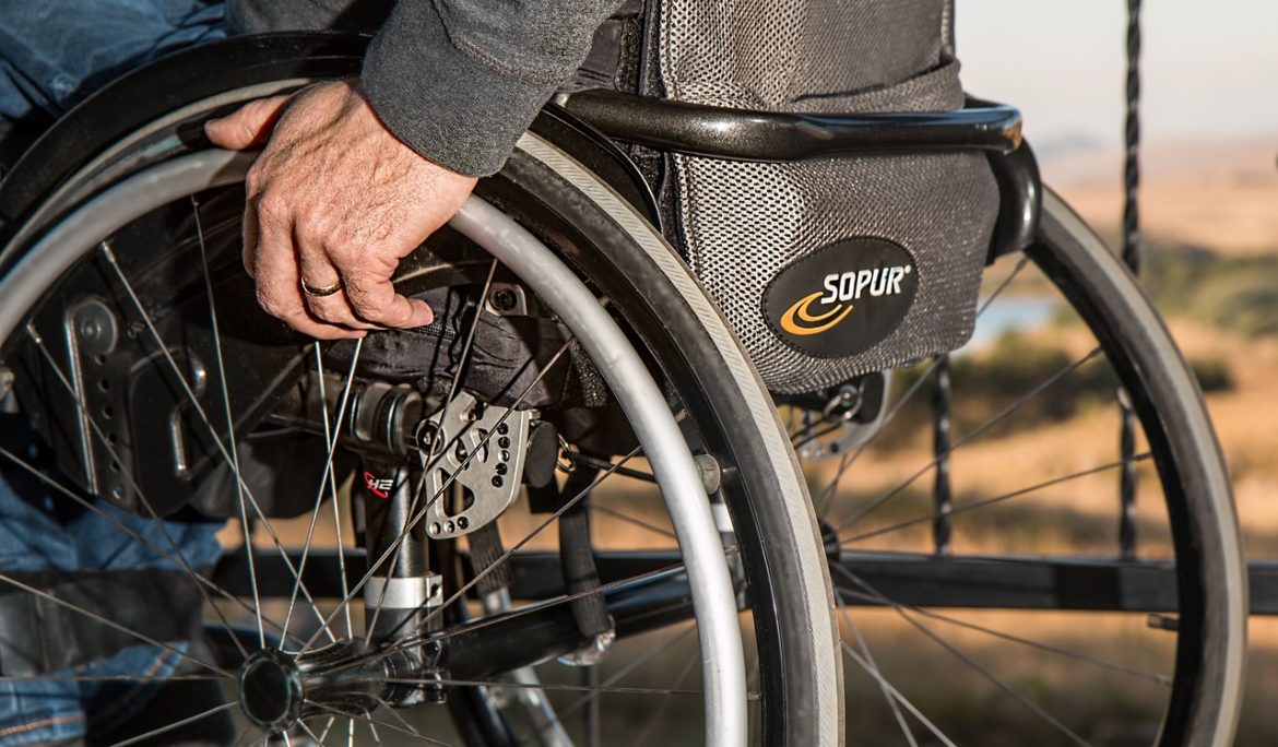 Le gouvernement fait les poches des travailleurs en situation de handicap